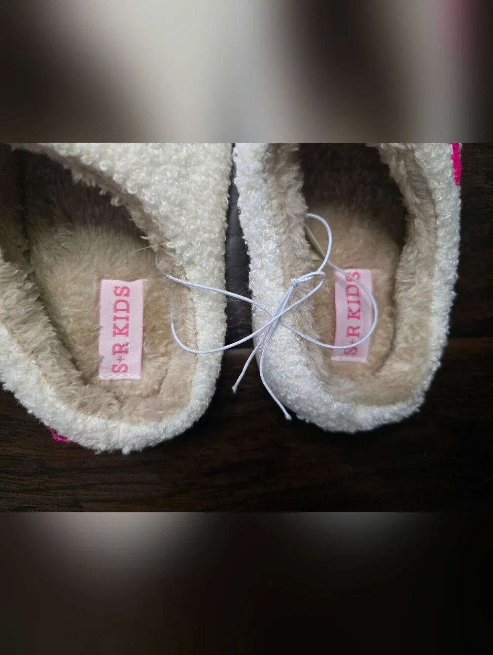 NWOT Girls Plush Cozy Trendy Retro Slip On House Shoes Big Kid 4